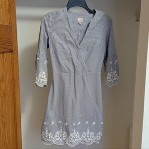 Chic Striped 3/4 Sleeve Dress with Embroidered Accents Size Xs